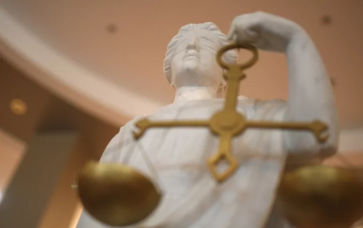 Суд обязал вернуть в Россию картину XVI века, снятую с торгов Суд обязал вернуть в Россию картину XVI века, снятую с торгов