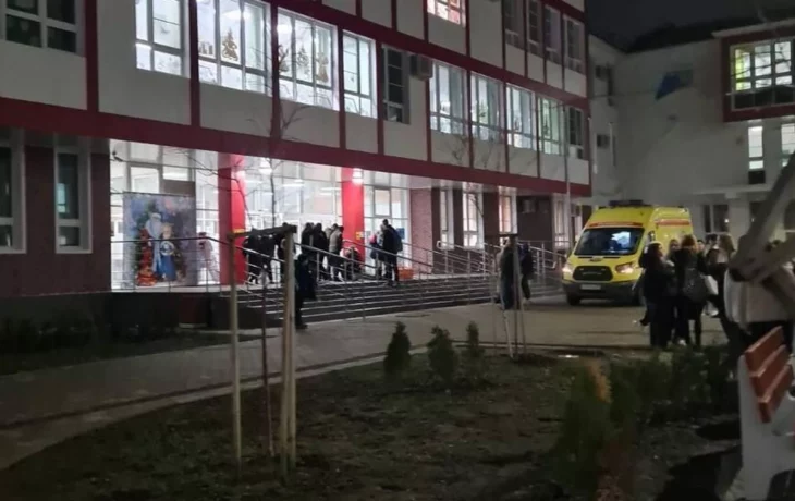 В Краснодаре восьмиклассник напал с ножом на учеников В Краснодаре восьмиклассник напал с ножом на учеников