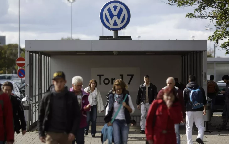 Сотрудники Volkswagen готовы начать забастовки против сокращений Сотрудники Volkswagen готовы начать забастовки против сокращений