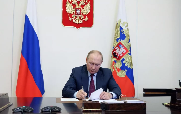 Путин наградил многодетных матерей из 18 регионов Путин наградил многодетных матерей из 18 регионов